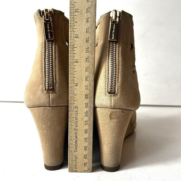 Michael Kors Women's 9.5 M Beige Wedge Suede Wrap Cutout Back Zip Peep Toe Heels - Picture 10 of 10